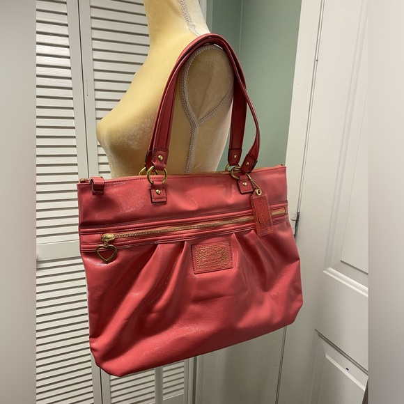 Coach Daisy Liquid Coral Patent Leather Poppy with Two Hangtags - Picture 3 of 9